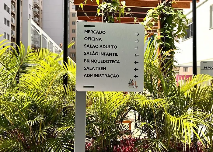 Apartamento De 2 Quartos, Com Piscina E Ha 10 Km De Copacabana